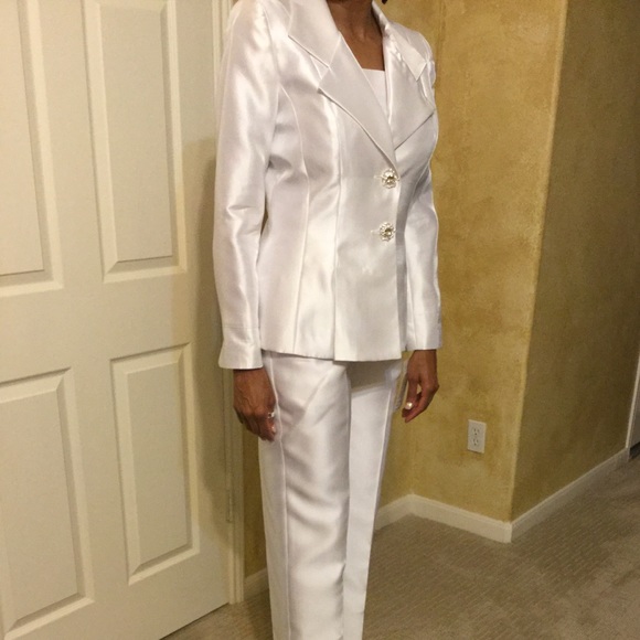 NEW with TAGS Lily and Taylor White Pant Suit - Picture 5 of 8